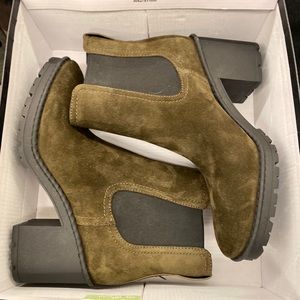NWT; Vince Henderson Chelsea Boot